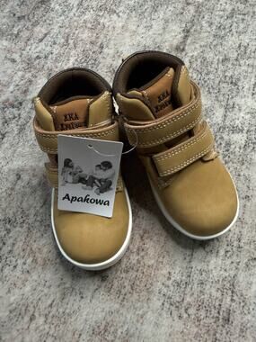 NEW Apakowa Boy’s Ankle Boots Brown Size 8